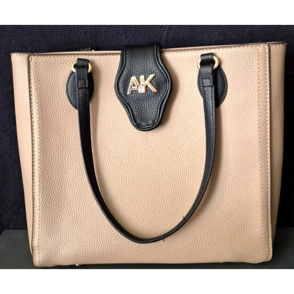 NWOT Anne Klein Handbag with‎ Keychain and Eyeglass case